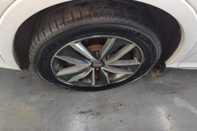 Used Audi Q3 2018 30th Anniversary Edition 30 TFSI Fashion Model Left Front Wheel Hub