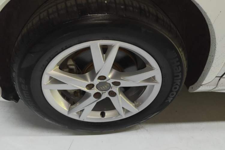 Used Audi Q3 2018 30th Anniversary Edition 30 TFSI Fashion Model Left Front Wheel Hub