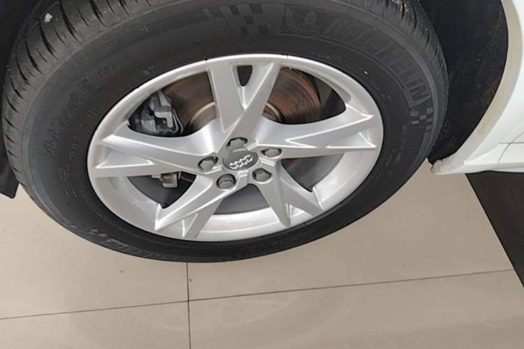 Used Audi Q3 2018 30th Anniversary Edition 30 TFSI Fashion Model Left Front Wheel Hub