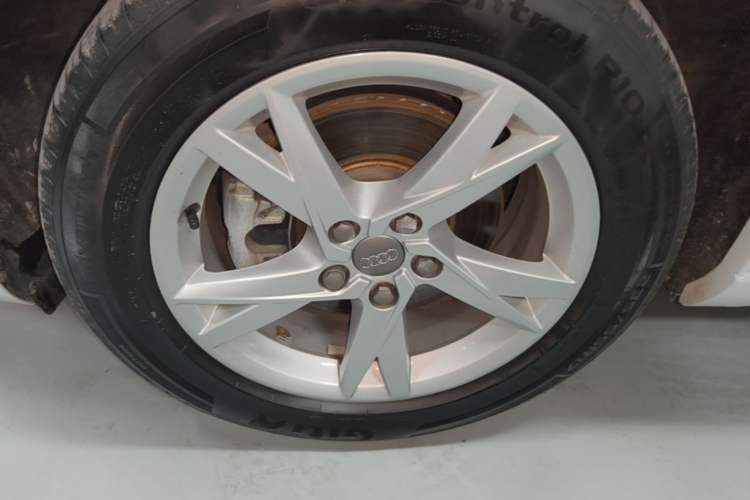 Used Audi Q3 2018 30th Anniversary Edition 30 TFSI Fashion Model Left Front Wheel Hub