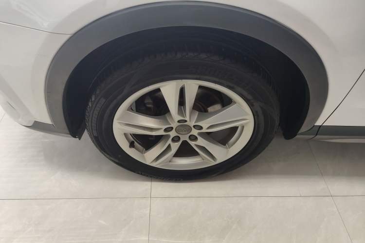 Used Audi Q3 2018 30th Anniversary Edition 30 TFSI Style Model Left Front Wheel Hub