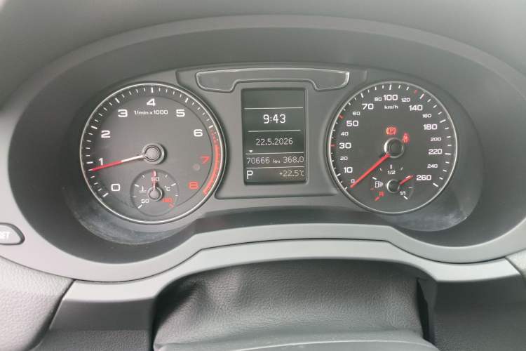 Used Audi Q3 2018 30th Anniversary Edition 30 TFSI Fashion Model Odometer Close Up