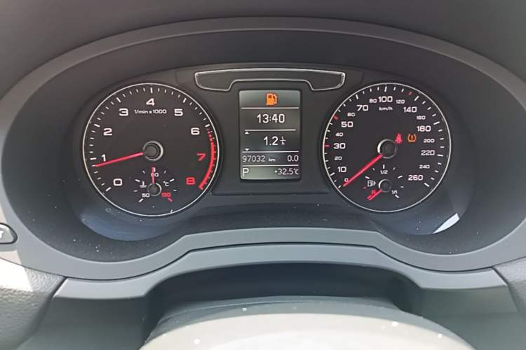 Used Audi Q3 2018 30th Anniversary Edition 30 TFSI Fashion Model Odometer Close Up