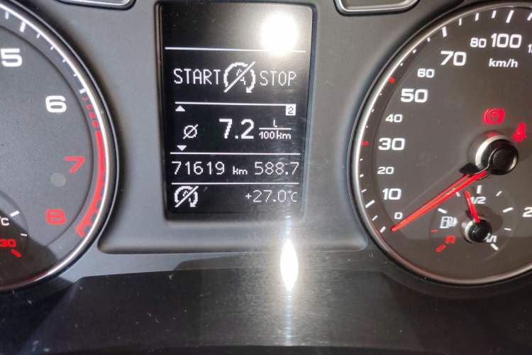 Used Audi Q3 2018 30th Anniversary Edition 30 TFSI Fashion Model Odometer Close Up