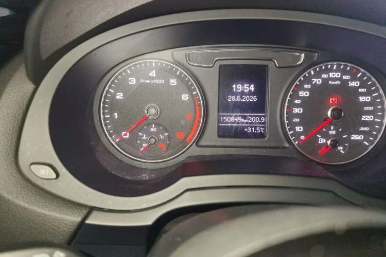 Used Audi Q3 2018 30th Anniversary Edition 30 TFSI Fashion Model Odometer Close Up