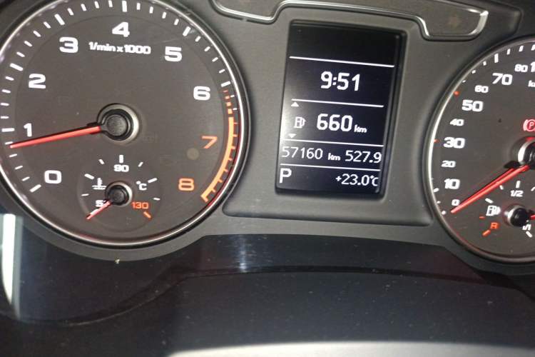 Used Audi Q3 2018 30th Anniversary Edition 35 TFSI Fashion Model Odometer Close Up