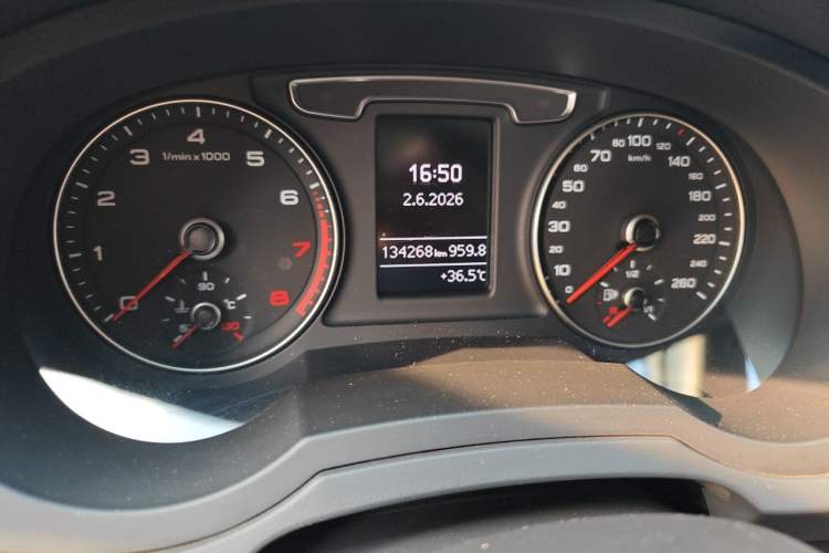 Used Audi Q3 2018 30th Anniversary Edition 35 TFSI quattro all-wheel-drive sport model Odometer Close Up