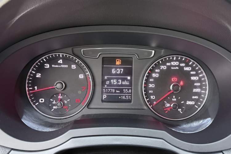 Used Audi Q3 2018 30th Anniversary Edition 30 TFSI Fashion Model Odometer Close Up