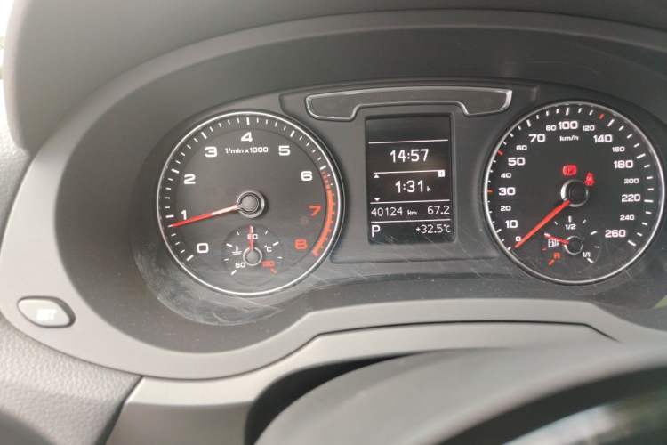 Used Audi Q3 2018 30th Anniversary Edition 30 TFSI Fashion Model Odometer Close Up