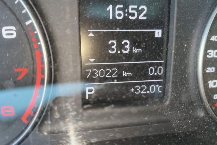 Used Audi Q3 2018 30th Anniversary Edition 30 TFSI Fashion Model Odometer Close Up