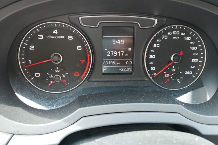 Used Audi Q3 2018 30th Anniversary Edition 30 TFSI Fashion Model Odometer Close Up