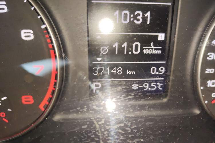 Used Audi Q3 2018 30th Anniversary Edition 30 TFSI Style Model Odometer Close Up