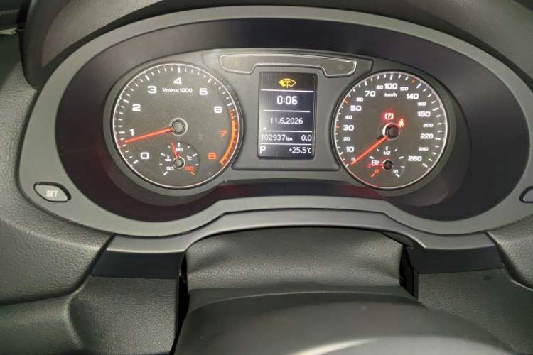 Used Audi Q3 2018 30th Anniversary Edition 35 TFSI Fashion Model Odometer Close Up