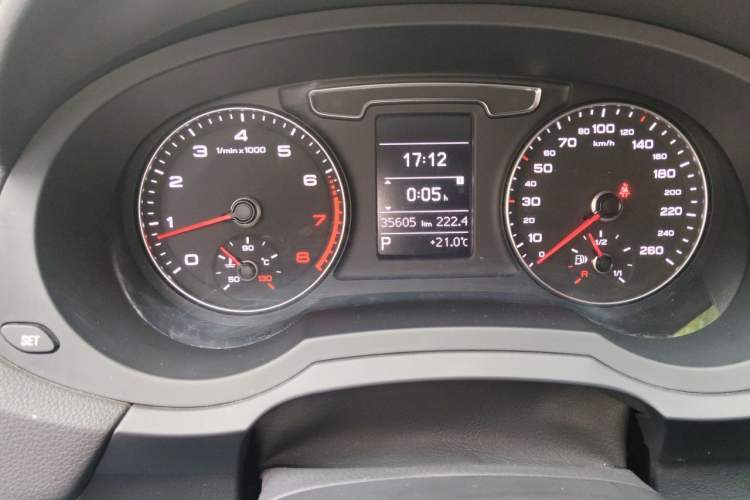 Used Audi Q3 2018 30th Anniversary Edition 35 TFSI Fashion Model Odometer Close Up