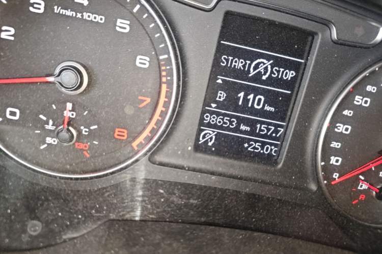 Used Audi Q3 2018 30th Anniversary Edition 30 TFSI Fashion Model Odometer Close Up