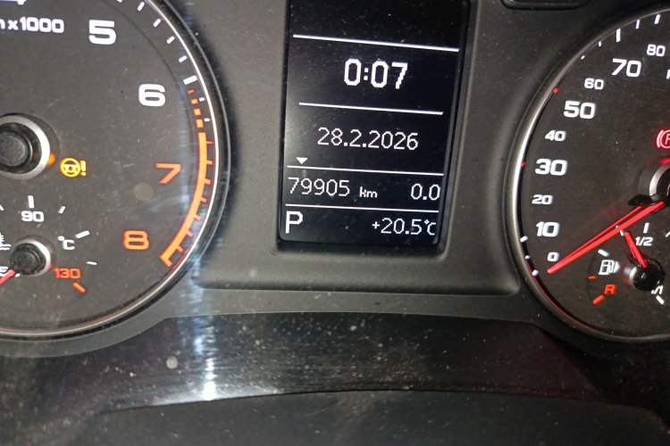 Used Audi Q3 2018 30th Anniversary Edition 30 TFSI Fashion Model Odometer Close Up