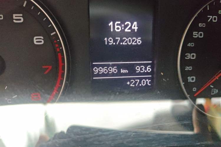 Used Audi Q3 2018 30th Anniversary Edition 30 TFSI Fashion Model Odometer Close Up