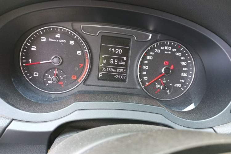 Used Audi Q3 2018 30th Anniversary Edition 35 TFSI quattro all-wheel-drive sport model Odometer Close Up