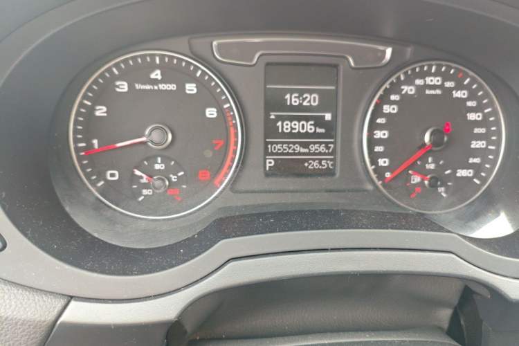 Used Audi Q3 2018 30th Anniversary Edition 35 TFSI Fashion Model Odometer Close Up
