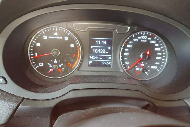 Used Audi Q3 2018 30th Anniversary Edition 30 TFSI Fashion Model Odometer Close Up