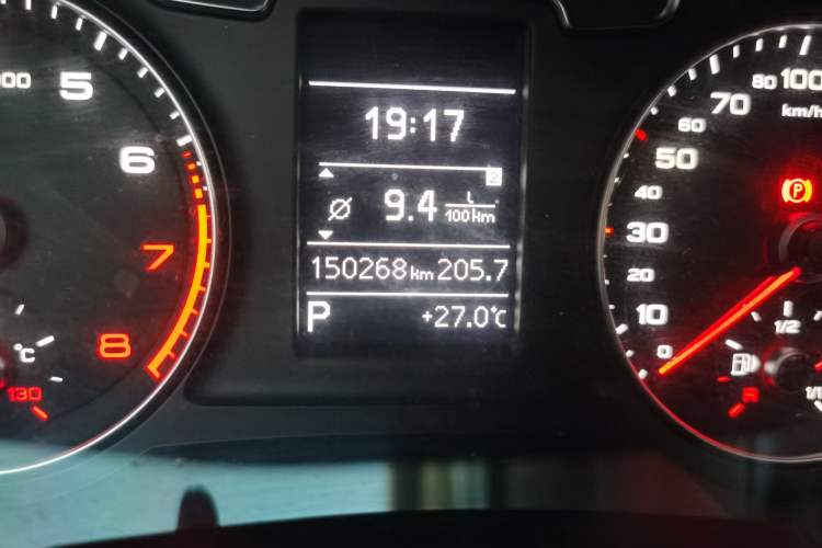 Used Audi Q3 2018 30th Anniversary Edition 30 TFSI Fashion Model Odometer Close Up