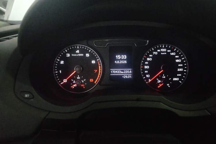 Used Audi Q3 2018 30th Anniversary Edition 35 TFSI Fashion Model Odometer Close Up