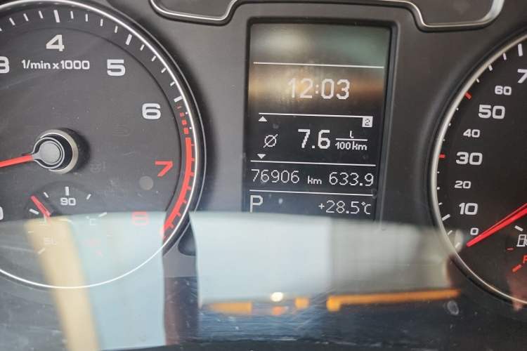 Used Audi Q3 2018 30th Anniversary Edition 30 TFSI Fashion Model Odometer Close Up