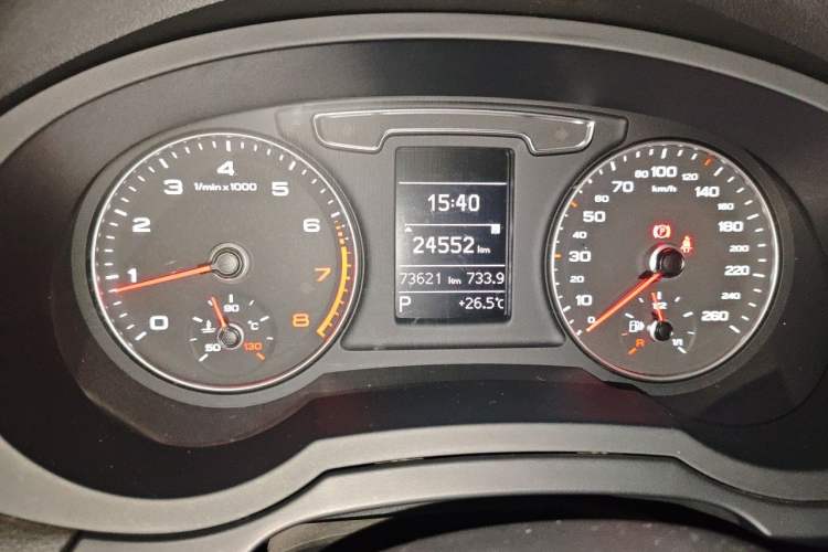 Used Audi Q3 2018 30th Anniversary Edition 30 TFSI Fashion Model Odometer Close Up