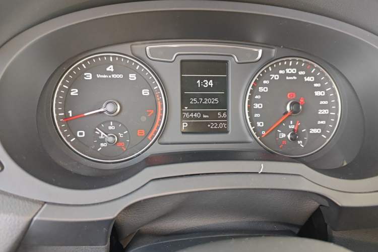 Used Audi Q3 2018 30th Anniversary Edition 30 TFSI Fashion Model Odometer Close Up