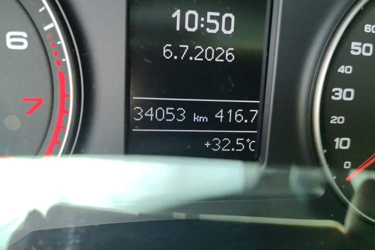 Used Audi Q3 2018 30th Anniversary Edition 30 TFSI Fashion Model Odometer Close Up