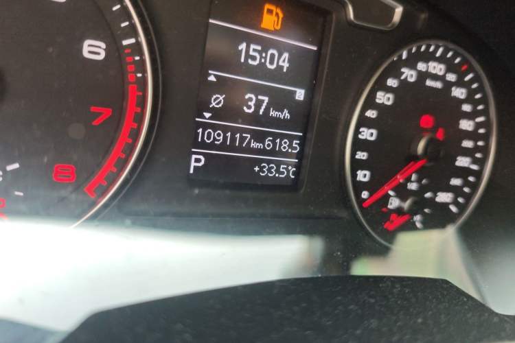 Used Audi Q3 2018 30th Anniversary Edition 30 TFSI Fashion Model Odometer Close Up