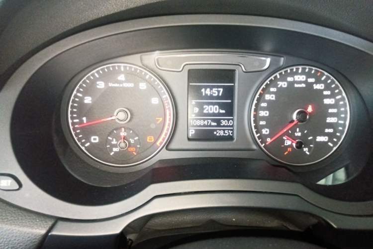 Used Audi Q3 2018 30th Anniversary Edition 30 TFSI Fashion Model Odometer Close Up