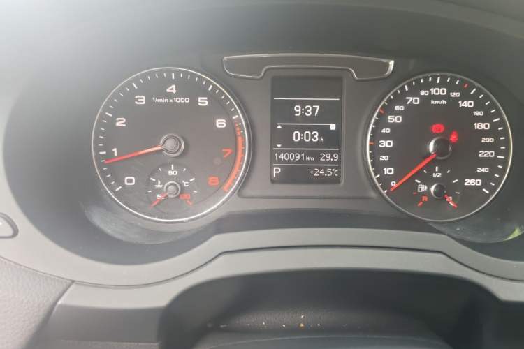 Used Audi Q3 2018 30th Anniversary Edition 30 TFSI Fashion Model Odometer Close Up