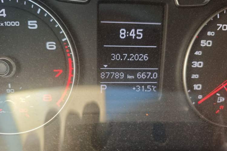 Used Audi Q3 2018 30th Anniversary Edition 30 TFSI Fashion Model Odometer Close Up