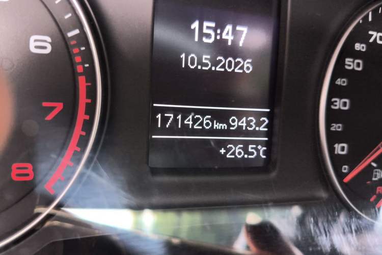 Used Audi Q3 2018 30th Anniversary Edition 30 TFSI Fashion Model Odometer Close Up