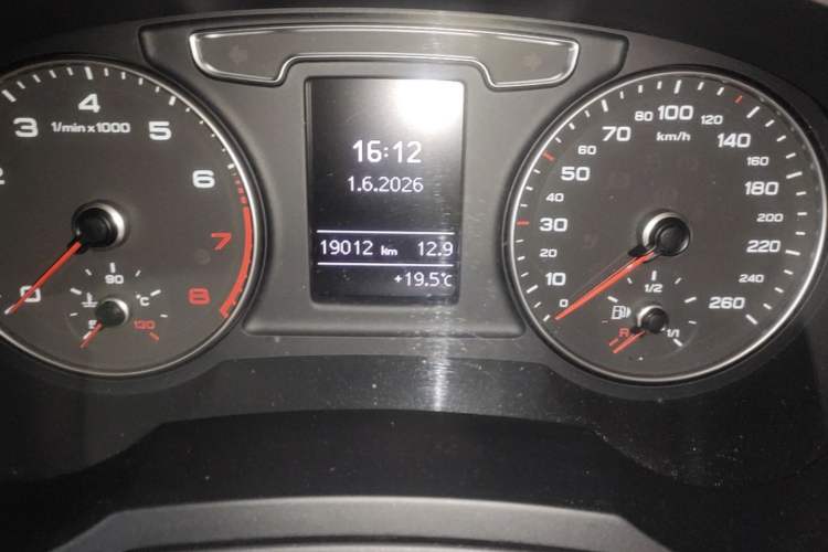 Used Audi Q3 2018 30th Anniversary Edition 30 TFSI Fashion Model Odometer Close Up