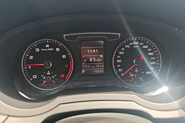 Used Audi Q3 2018 30th Anniversary Edition 30 TFSI Fashion Model Odometer Close Up