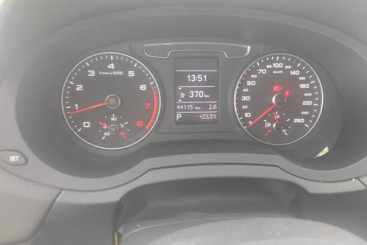 Used Audi Q3 2018 30th Anniversary Edition 30 TFSI Fashion Model Odometer Close Up