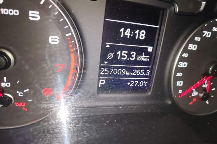Used Audi Q3 2018 30th Anniversary Edition 30 TFSI Fashion Model Odometer Close Up