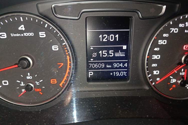Used Audi Q3 2018 30th Anniversary Edition 30 TFSI Fashion Model Odometer Close Up