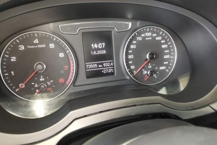 Used Audi Q3 2018 30th Anniversary Edition 30 TFSI Fashion Model Odometer Close Up