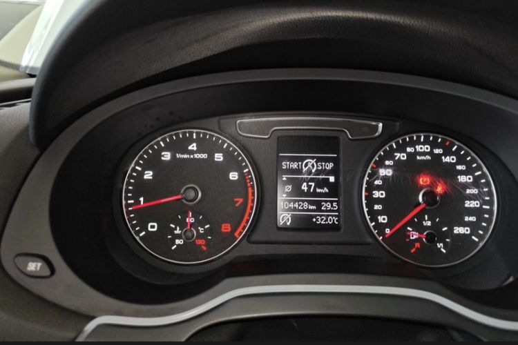Used Audi Q3 2018 30th Anniversary Edition 30 TFSI Fashion Model Odometer Close Up