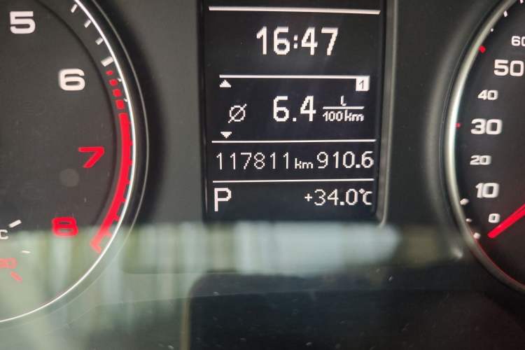 Used Audi Q3 2018 30th Anniversary Edition 30 TFSI Fashion Model Odometer Close Up