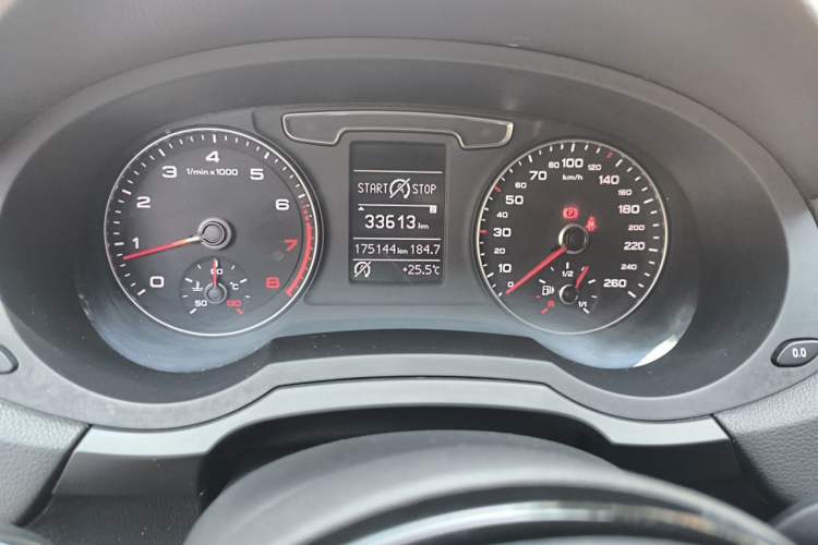 Used Audi Q3 2018 30th Anniversary Edition 30 TFSI Fashion Model Odometer Close Up