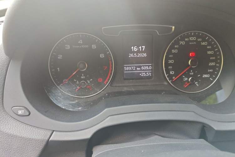Used Audi Q3 2018 30th Anniversary Edition 35 TFSI quattro all-wheel-drive sport model Odometer Close Up