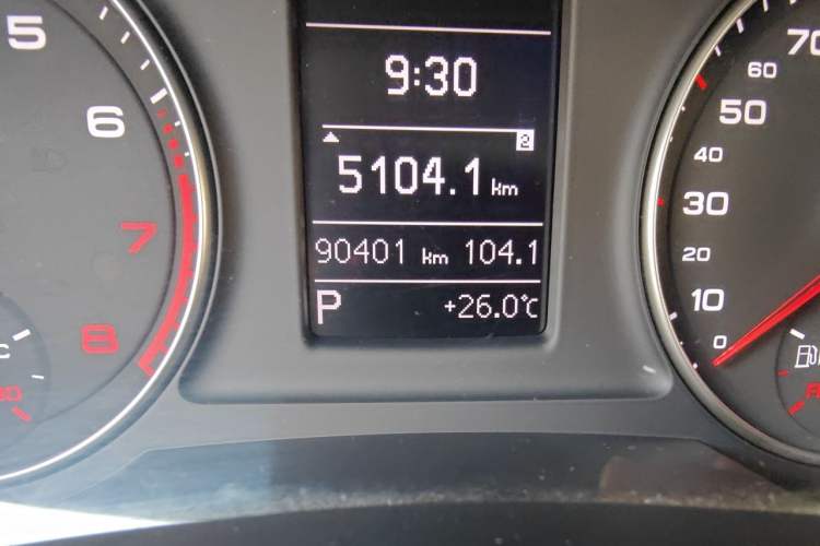 Used Audi Q3 2018 30th Anniversary Edition 30 TFSI Fashion Model Odometer Close Up