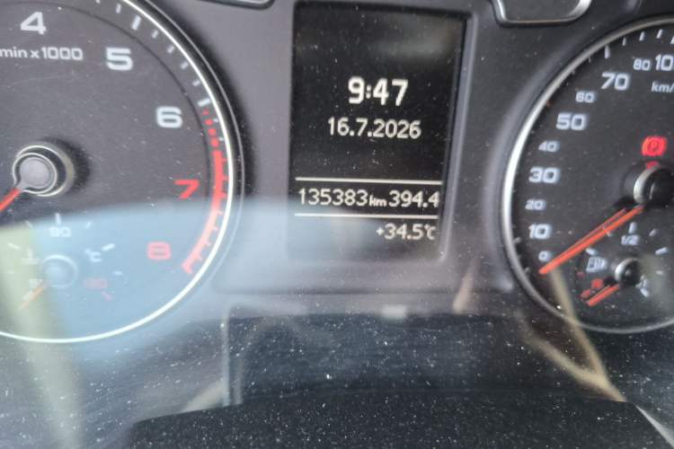 Used Audi Q3 2018 30th Anniversary Edition 30 TFSI Fashion Model Odometer Close Up
