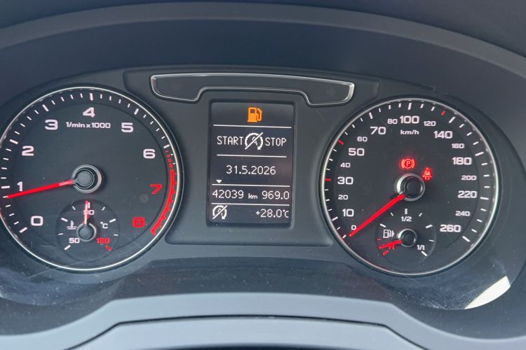 Used Audi Q3 2018 30th Anniversary Edition 30 TFSI Fashion Model Odometer Close Up