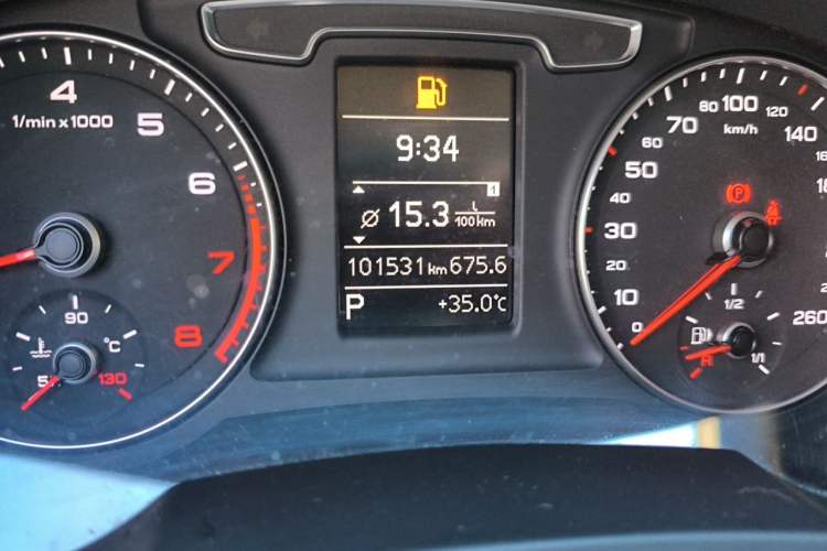 Used Audi Q3 2018 30th Anniversary Edition 30 TFSI Fashion Model Odometer Close Up