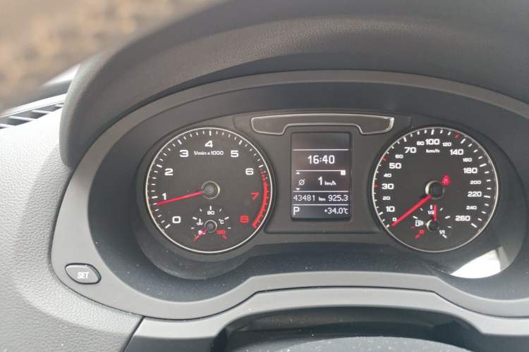 Used Audi Q3 2018 30th Anniversary Edition 30 TFSI Fashion Model Odometer Close Up